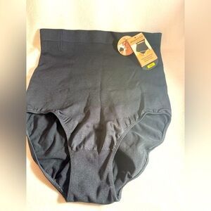 Shapermint All Day Everyday Highwaisted Panty. Black. 4XL